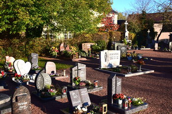Disternich-Friedhof 2393.JPG