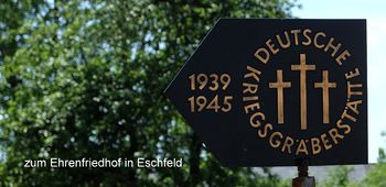 Eschfeld-zum-Ehrenfriedhof 8493.jpg