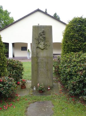 Buende Kriegerdenkmal Mahnmal Friedhof Bustedt-01.jpg