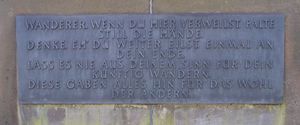 Loehne Kriegerdenkmal Gohfeld-1914-18 1939-45-02.jpg