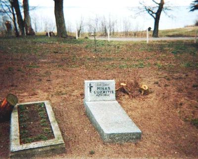 Windenburg Friedhof Mikas Lukaitis 1994 r.jpg