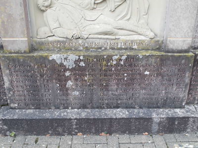 Untersimonswald Kriegerdenkmal Inschrift mittig 24Aug2018.jpg