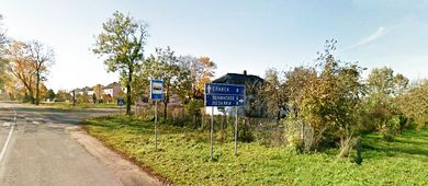 Abzweig der Landstraße nach Neu Weynothen von der Heinrichswalder Chaussee in Alt Weynothen. Geradeaus geht es nach Heinrichswalde (Slawsk 8 km), rechts geht es nach Weidenau (Leninskoe 6 km) und Grieteinen (Loznjaki 9 km), Kreis Tilsit-Ragnit