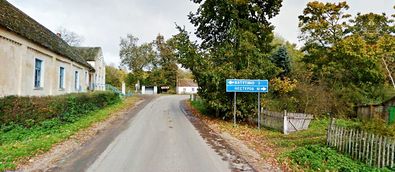 Ortsmitte von Kattenau, links Gasthaus Schneider. Nach Tutschen (Valutino) sind es 3 km, nach Stallupönen (Nesterov) 10 km.