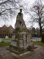 Kriegerdenkmal Neukirchen-Vluyn (Neukirchen) vorne.jpg