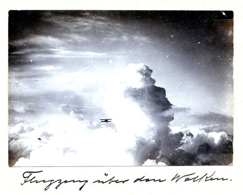 Kabisius Flugzeug-über-den-Wolken.jpg