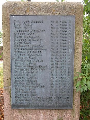 Rheinböllen, Kriegerdenkmal 1914-18 + 1939-45 - 006.JPG