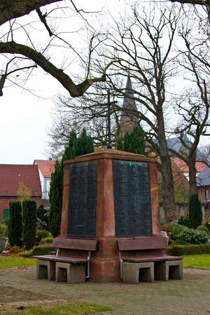 Neuenkirchen (Melle) Kriegerdenkmal neuer Friedhof Neuenkirchen-01.jpg