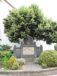 Mehren-Kriegerdenkmal (2).JPG