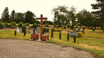 Friedhof Floßdorf 4212.JPG