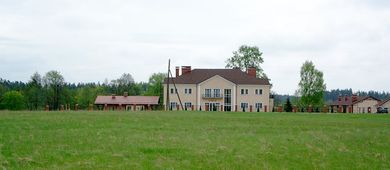 Erst seit ein paar Jahren errichtetes Hotel-Gutshaus "Hirschflur" (Olenji Wrata) in Giewerlauken, Kreis Tilsit-Ragnit
