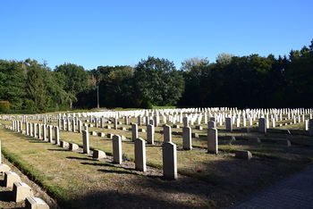 Militärfriedhof-Rheindahlen 6730.JPG