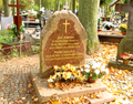 Heilsberg waldfriedhof gedenkstein 2014.png