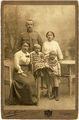 Hölzel Maria u Wilhelm mit Kindern 1917 1.jpg