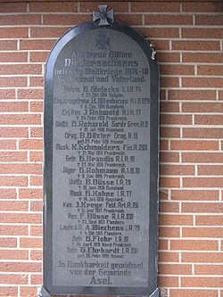 Die Ehrentafel 1914-18 auf dem Friedhof