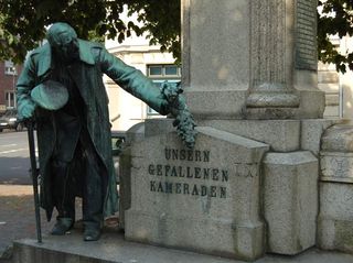 Grevenbroich-Kriegerdenkmal 05.jpg