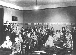 Um 1930 Klassenbild 16.jpg
