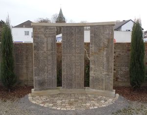 Loehne Kriegerdenkmal am Pastorenholz-01.jpg