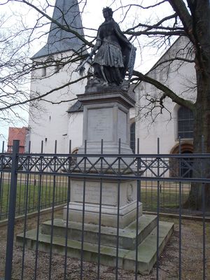 Buende Kriegerdenkmal Laurentiuskirche-1.jpg